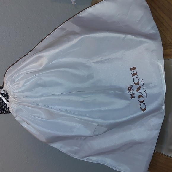 Beautiful Coach Purse - Picture 15 of 17